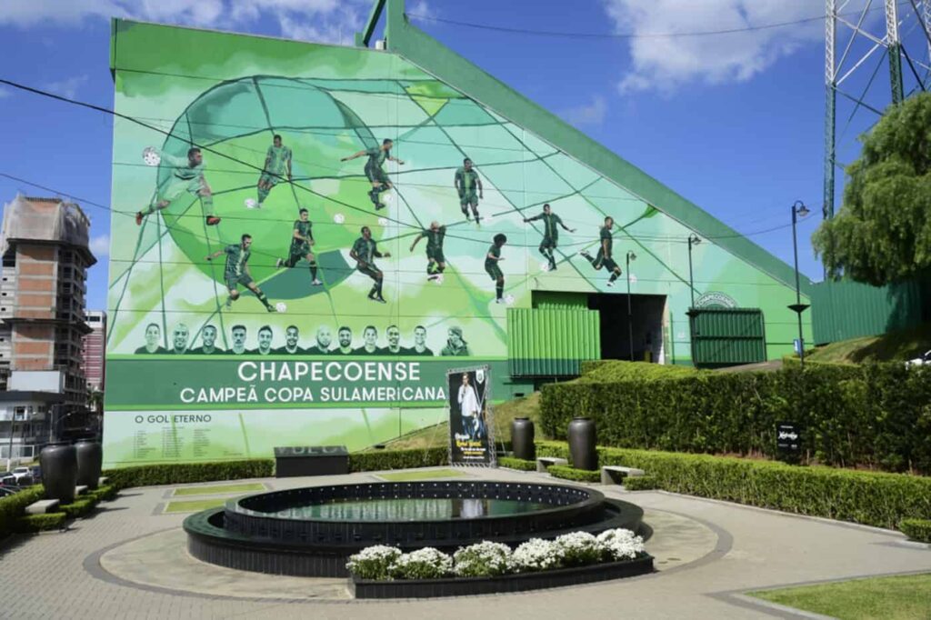 Nove anos da tragédia da Chapecoense: memória, dor e esperança renovadas