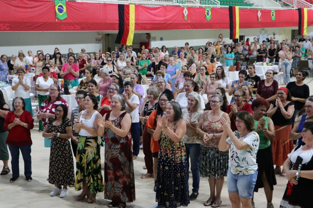 Encontrão reúne cerca de 1 mil mulheres no Centro de Eventos