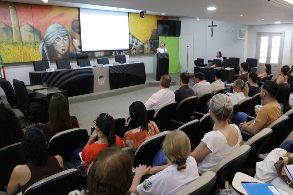 Saúde de Concórdia capacita profissionais para revisão da lista de medicamentos