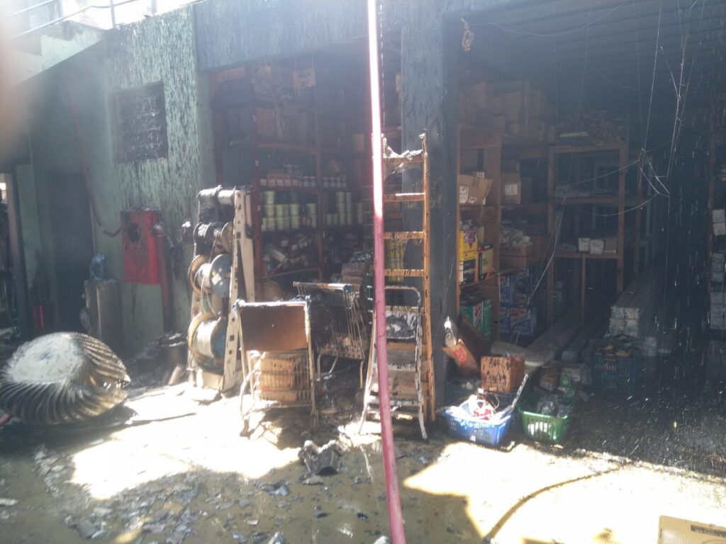 Incêndio em empresa de materiais de construção mobiliza bombeiros em Coronel Freitas