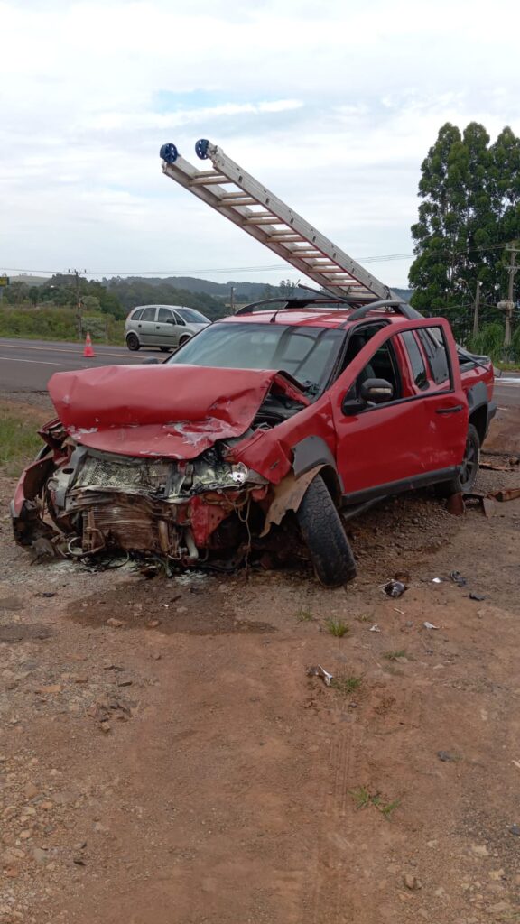 BR-153: Colisão e danos de elevada monta na Vila Jacob Biezus, em Concórdia