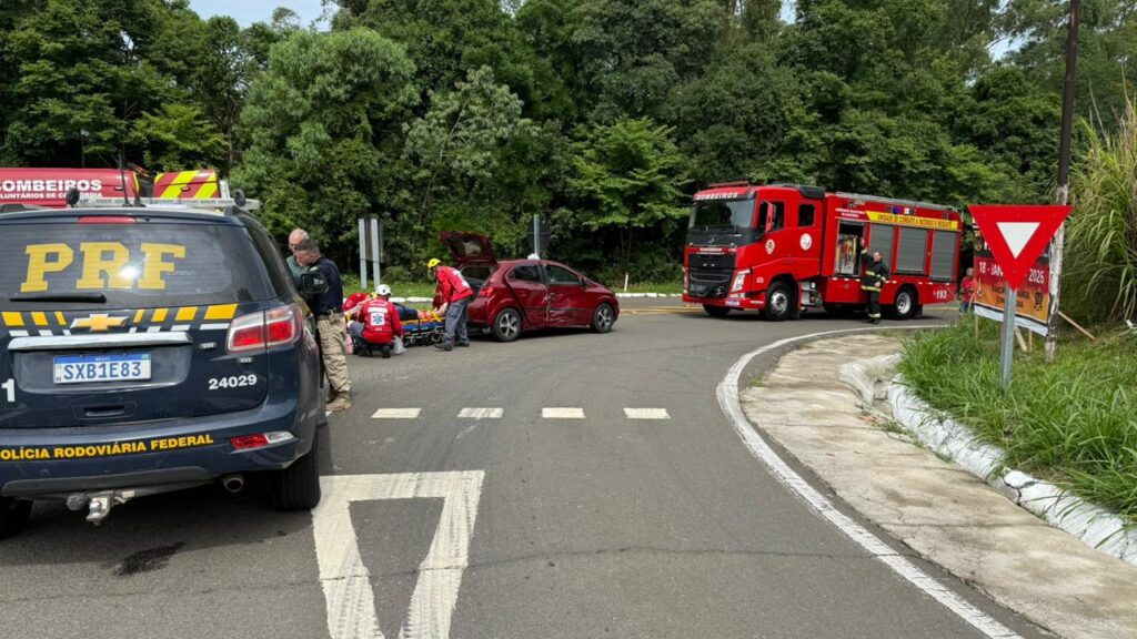 Acidente entre carro e moto deixa feridos perto da Embrapa em Concórdia