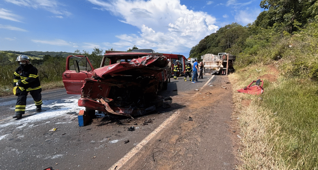 Três feridos em colisão violenta envolvendo dois caminhões em Concórdia