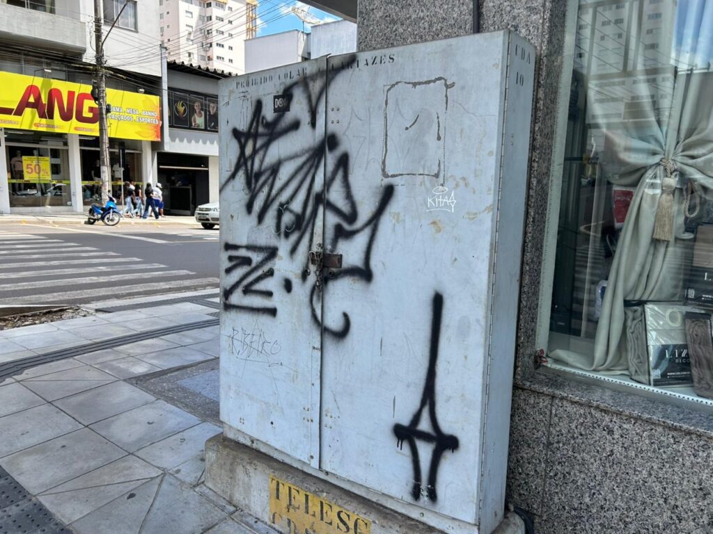 Vereador Bee propõe lei mais rígida contra pichação, vandalismo e depredação