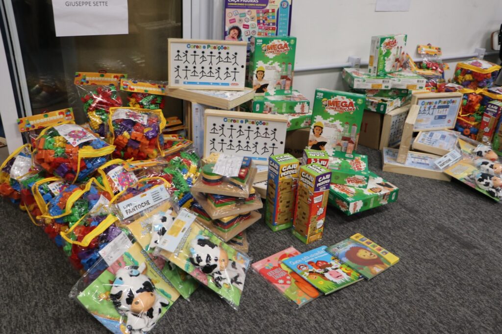 Novos brinquedos para crianças dos CMEIs e Pré-escolares