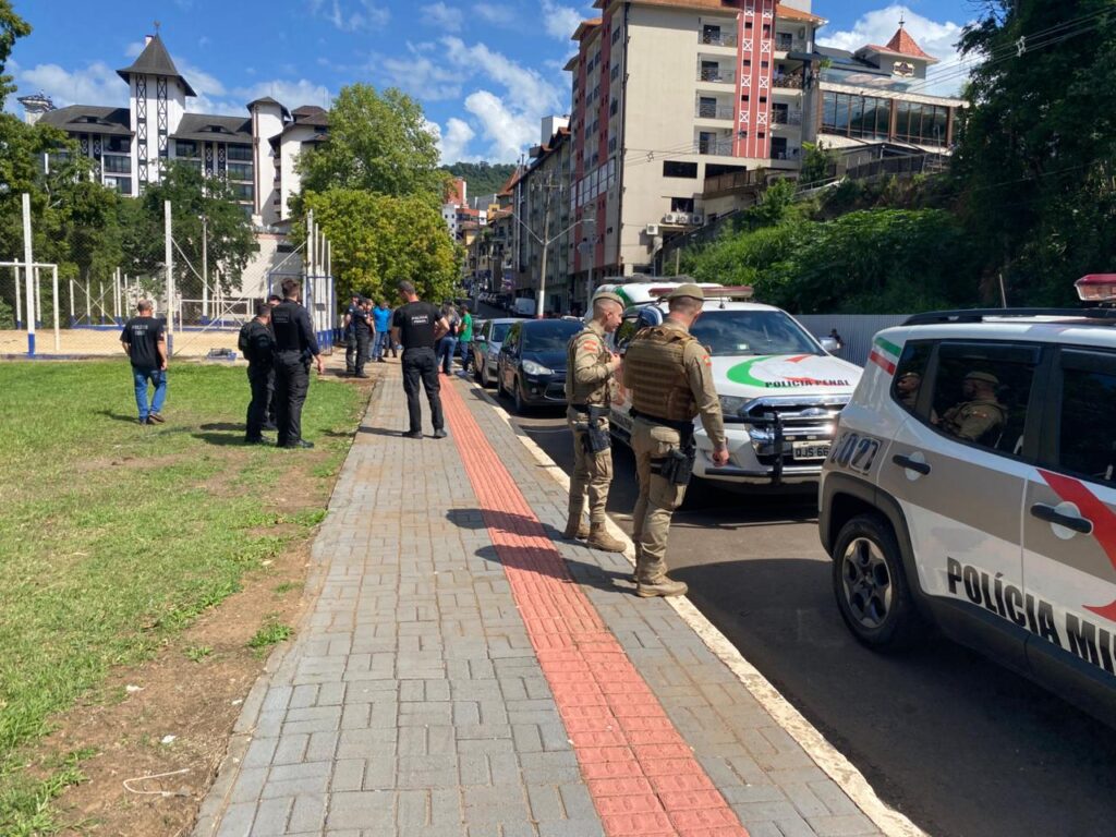 Veja as primeiras imagens da reconstituição do homicídio de segurança em Piratuba