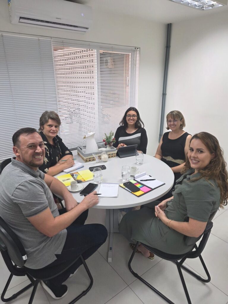 Comissão de Educação debate fechamento de CMEI, segurança escolar e novos projetos com a Secretaria de Educação