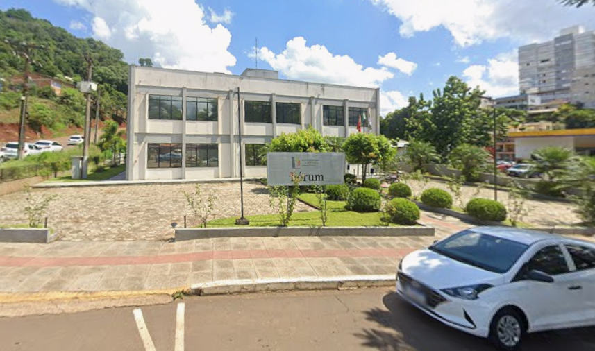 Irmaõs que cometeram homicídio em camping de Seara estão no banco dos réus