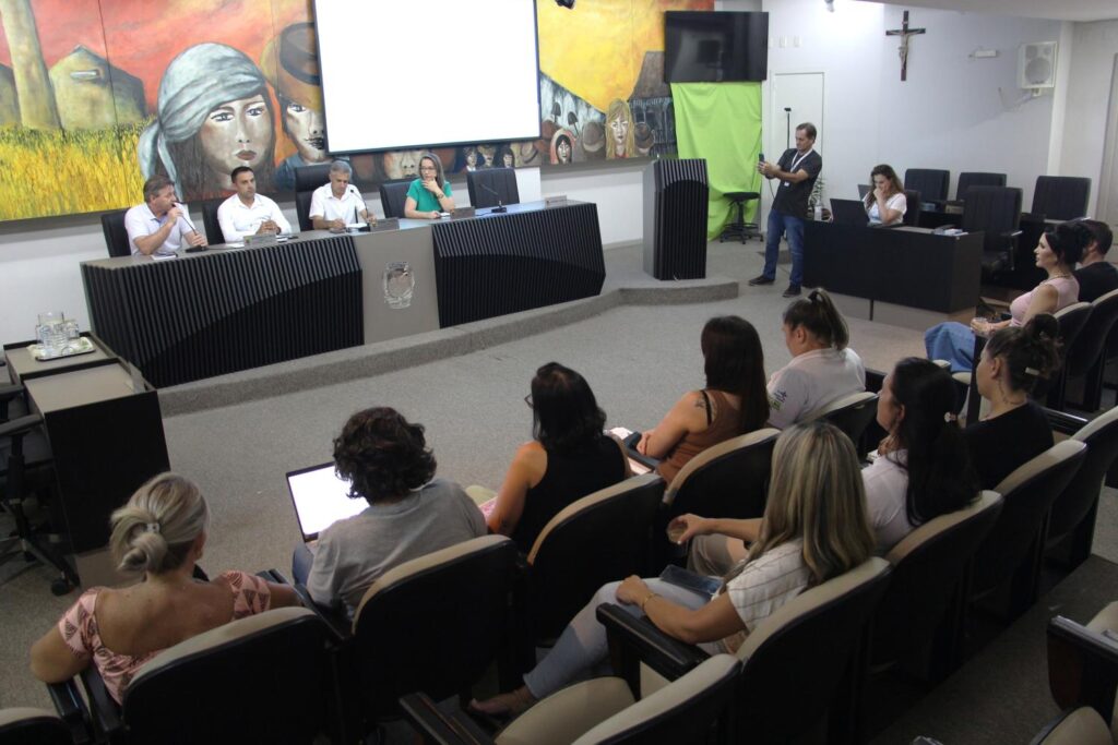 Comissão de Saúde debate transporte, consultas e ampliação de serviços em reunião com a Secretaria