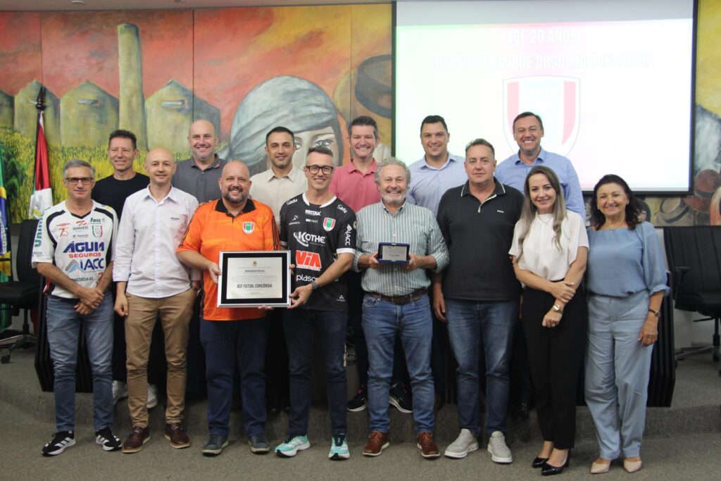 Câmara de Concórdia homenageia os 20 anos da ACF Futsal em sessão marcada pela emoção