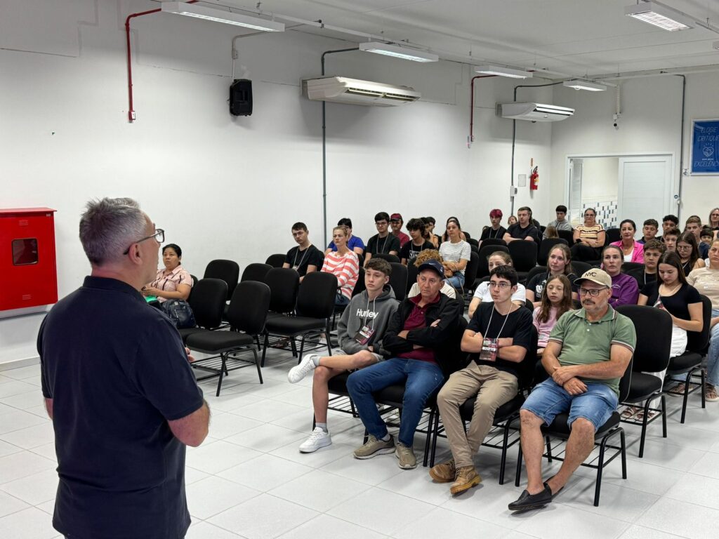Arena SENAI apresenta cursos técnicos ao público