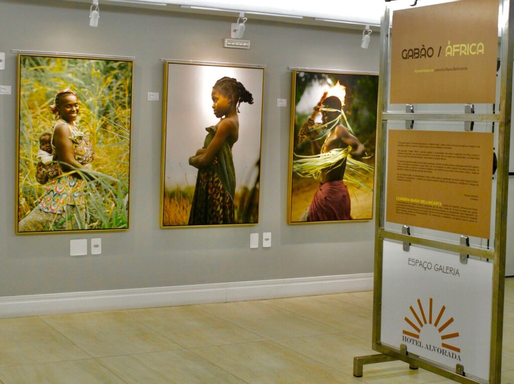 Exposição fotográfica “Gabão, África” segue em cartaz no espaço Galeria do Hotel Alvorada em Concórdia