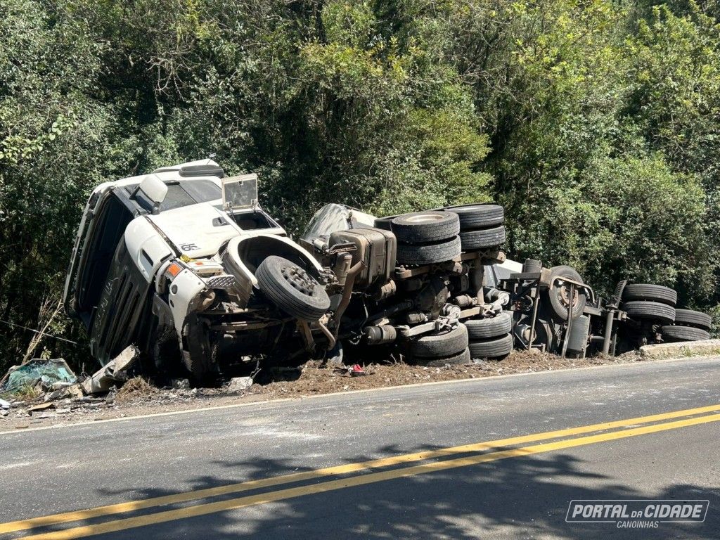 Caminhão com óleo vegetal tomba na BR 280 em Três Barras