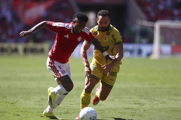 Inter e Grêmio tropeçam, Chapecoense sofre goleada: veja os destaques da 12ª rodada do Brasileirão