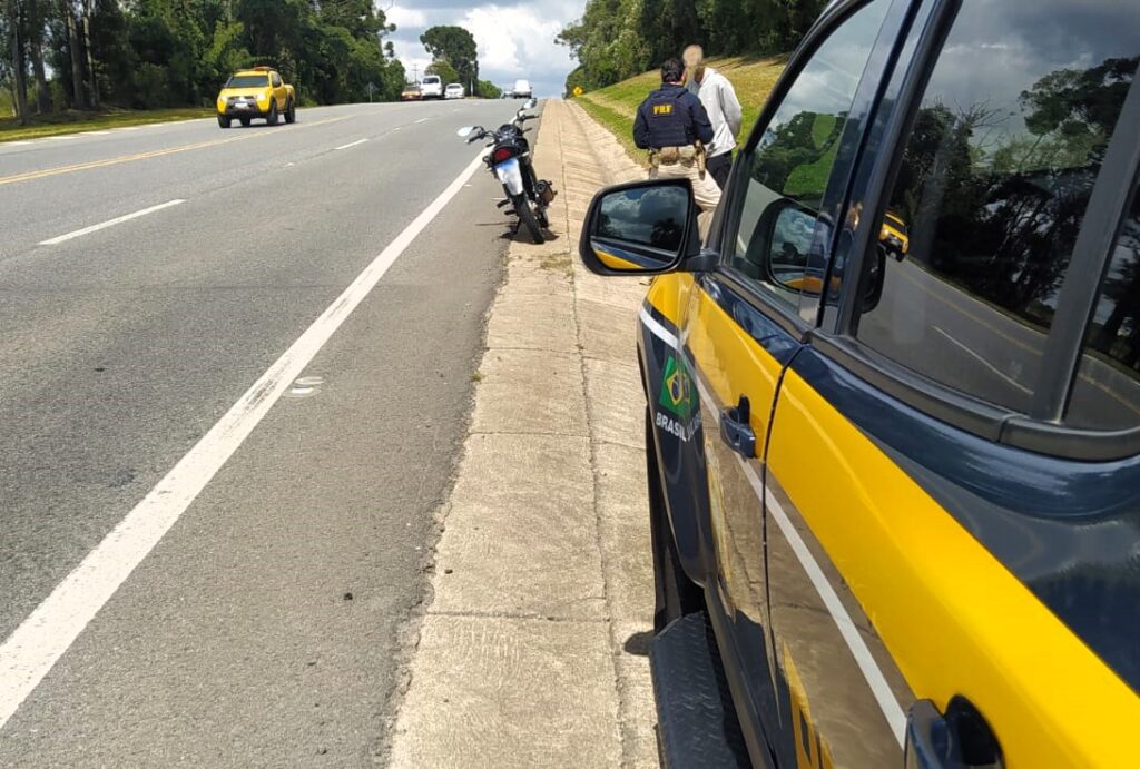 Motociclista “Superman” é interceptado na BR-116 em Mafra