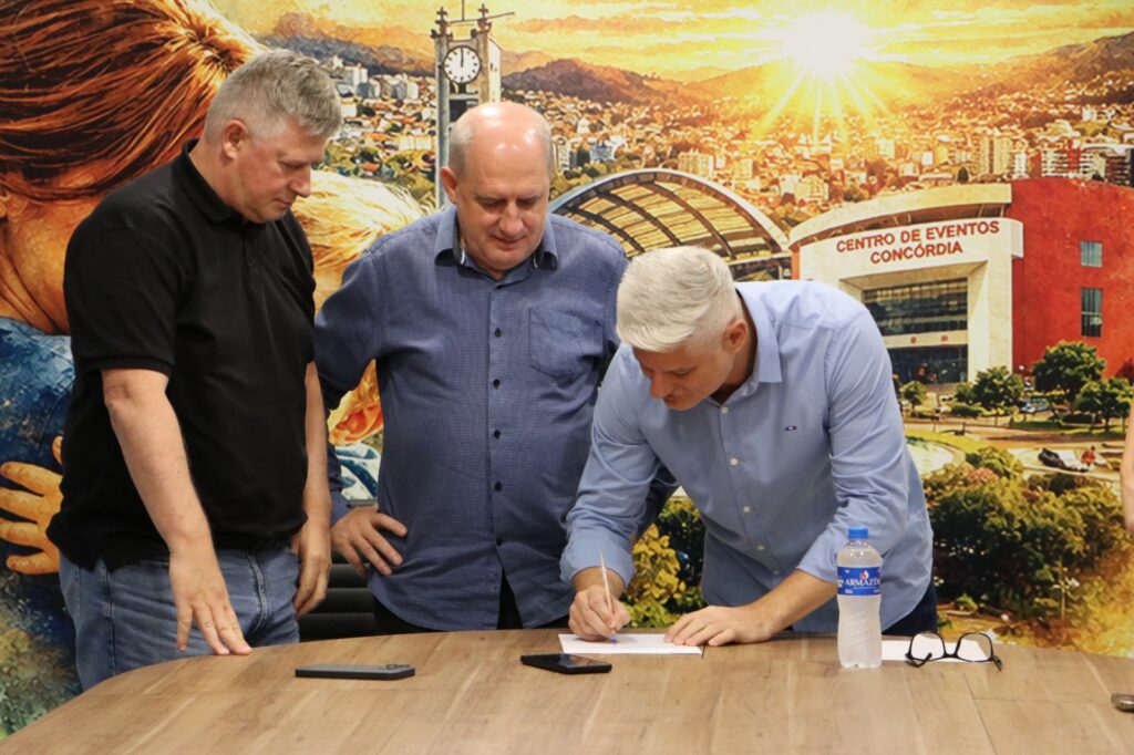 Britax assume pavimentação da Rosa Chiossi