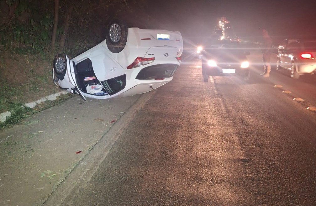 Capotamento registrado no Contorno Norte, em Concórdia, nesta sexta-feira