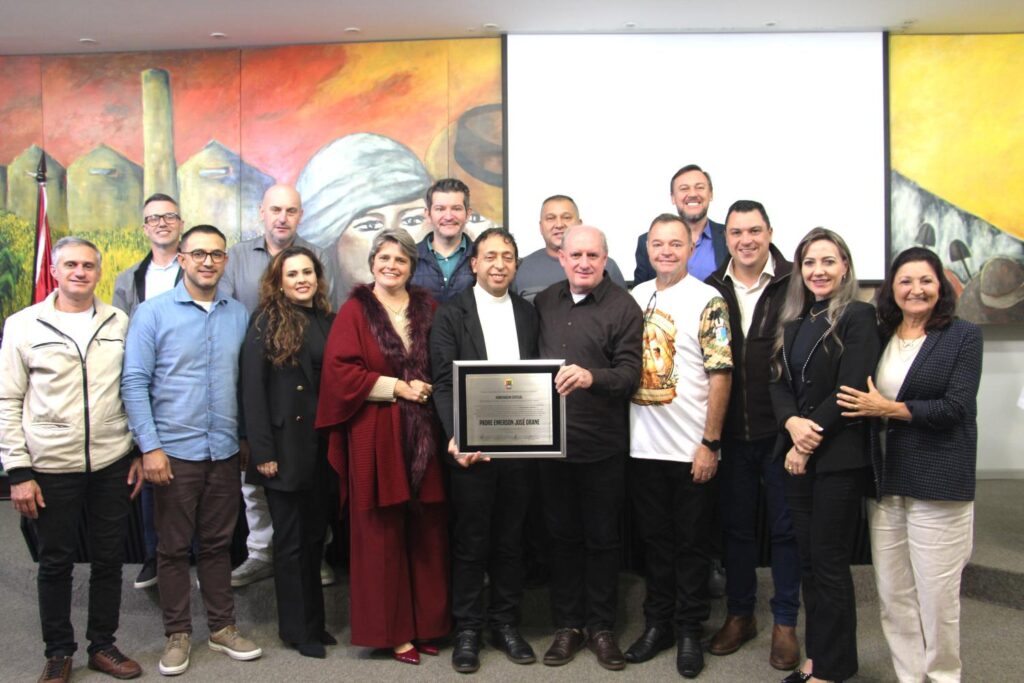 Câmara de Concórdia presta homenagem aos 25 anos de sacerdócio do Padre Emerson José Orane e ao trabalho do No Limite com Cristo