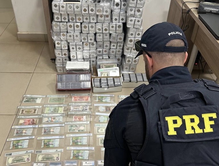 PRF apreende coleção milionária de moedas e cédulas estrangeiras