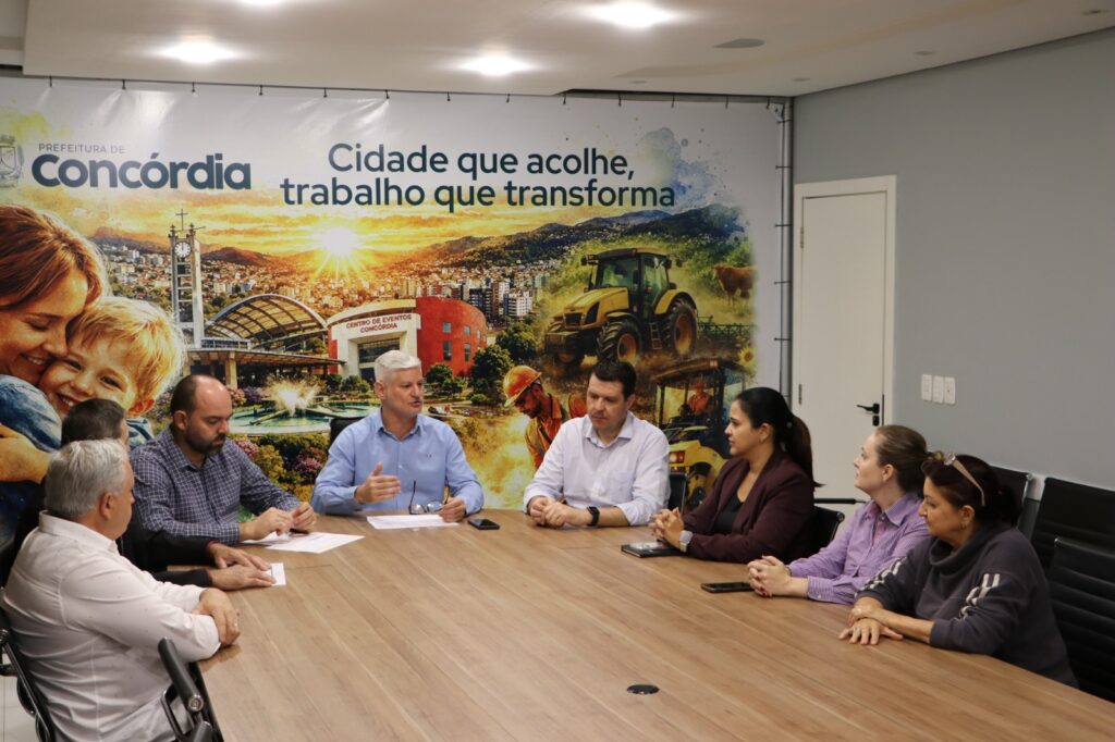 Cronograma atrasado resulta em rompimento de contrato e encaminhamento para nova empresa trabalhar