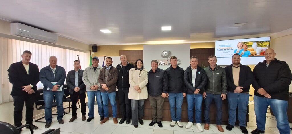 Produtores de leite do Grande Oeste de SC avançam na criação de entidade estadual