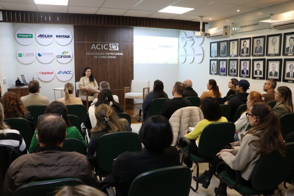 Poder Público participa de palestra sobre os desafios da migração