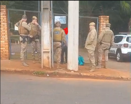Briga entre alunos termina com estudante esfaqueado dentro de escola em Chapecó