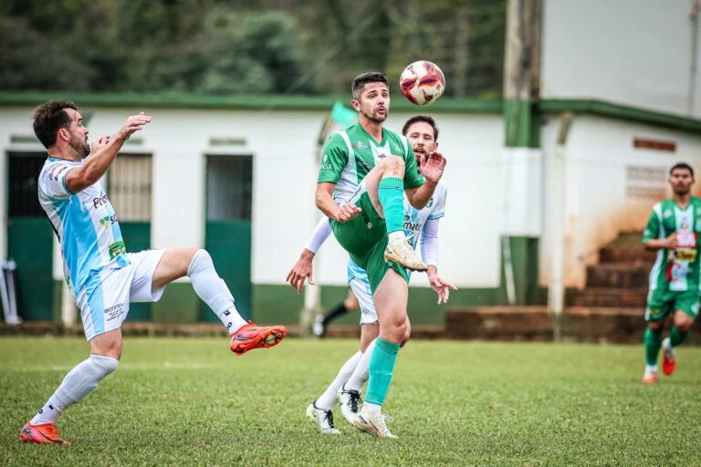 Goleada e emoção: União Pinhal, Aliança, Ipanema e Cometa avançam para as semifinais do Estadual