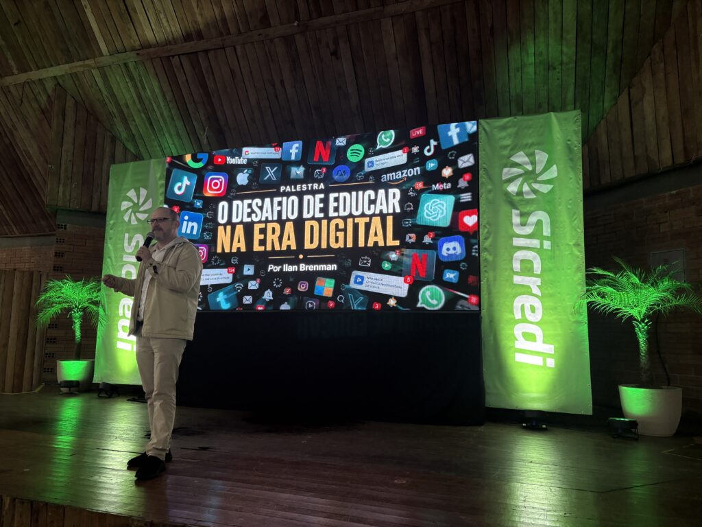 Sicredi mobiliza 450 professores para discutir desafios da educação na era digital