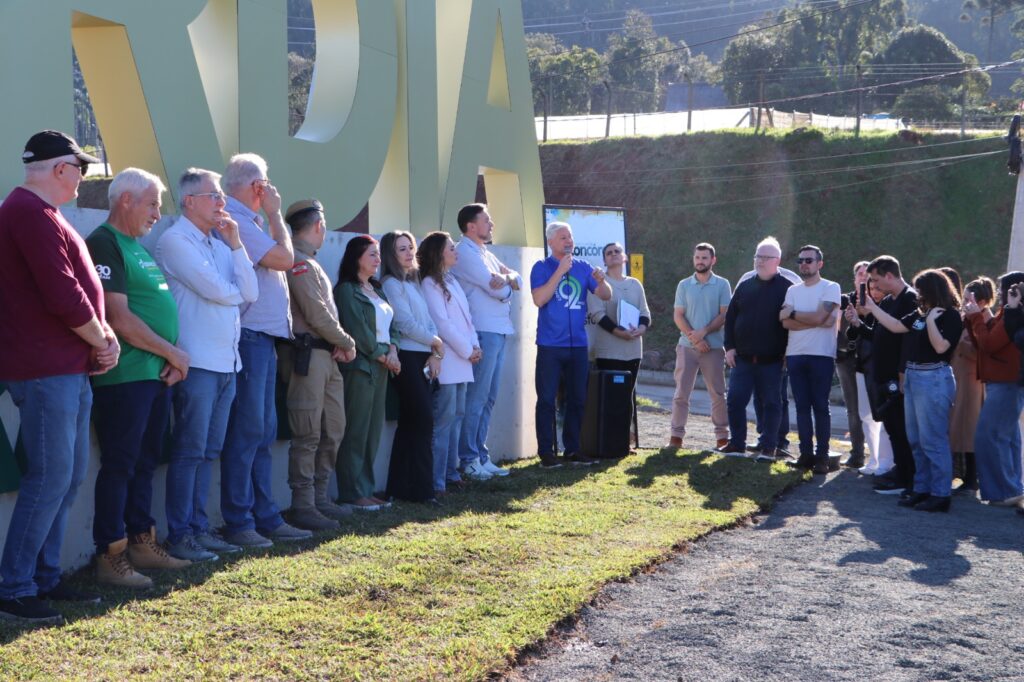 Prefeitura apresenta nova identidade visual na entrada principal do município