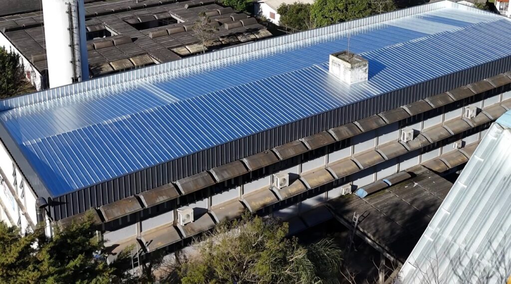 Inaugurado telhado da EBM Concórdia, que resolve problema histórico de goteiras na escola