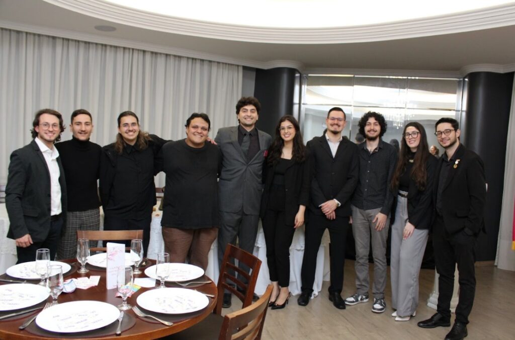 Rotaract Club de Concórdia empossa nova diretoria e novos associados