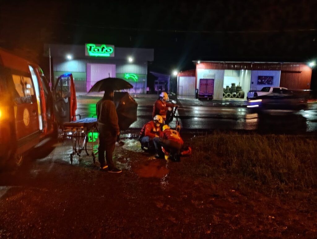 Motociclista fica ferido após colisão com caminhonete no Contorno Norte de Concórdia