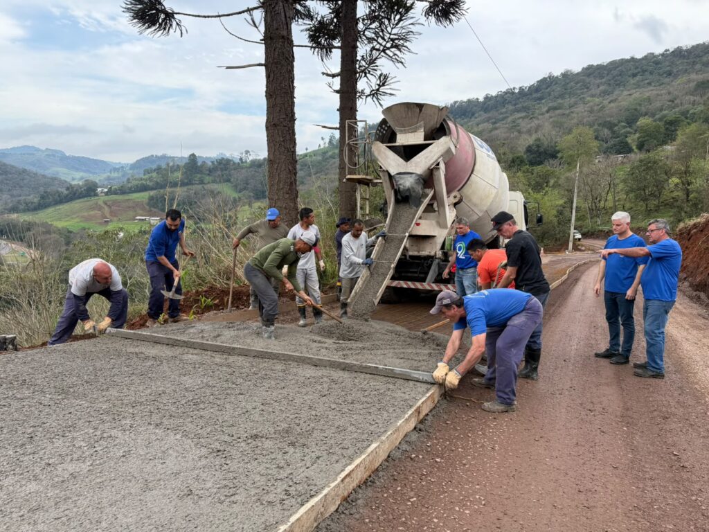Secretaria de Infraestrutura Rural executa obra inédita de rampa de concreto em Barra Seca