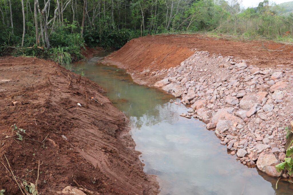 Prefeitura de Concórdia realiza melhorias nos leitos de rios visando evitar alagamentos