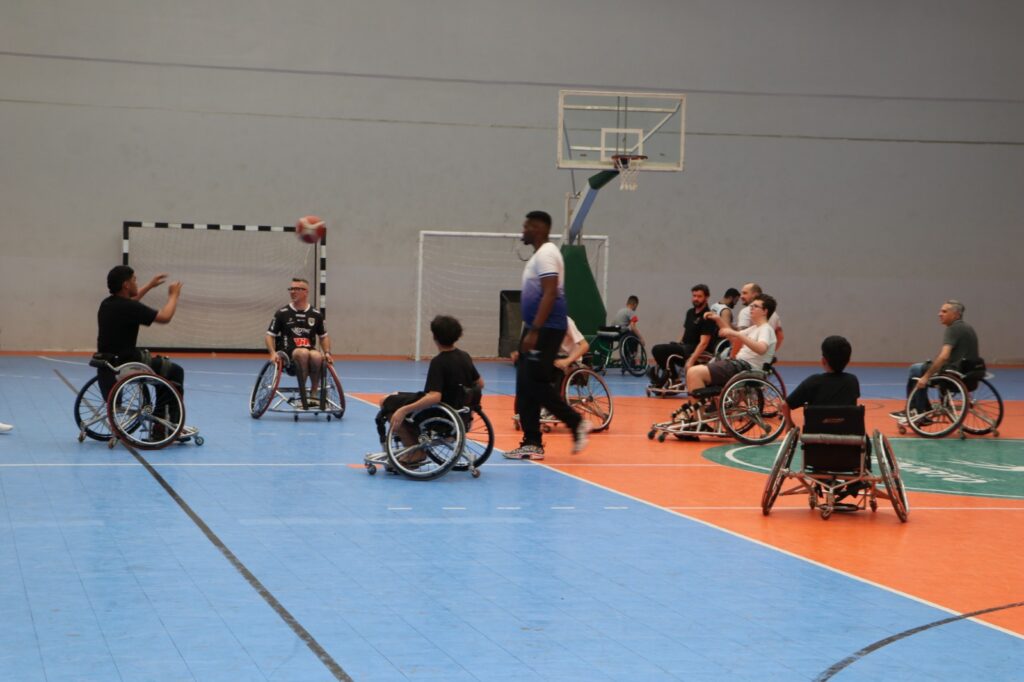 Basquete sobre rodas e apresentações encerram Semana da Inclusão