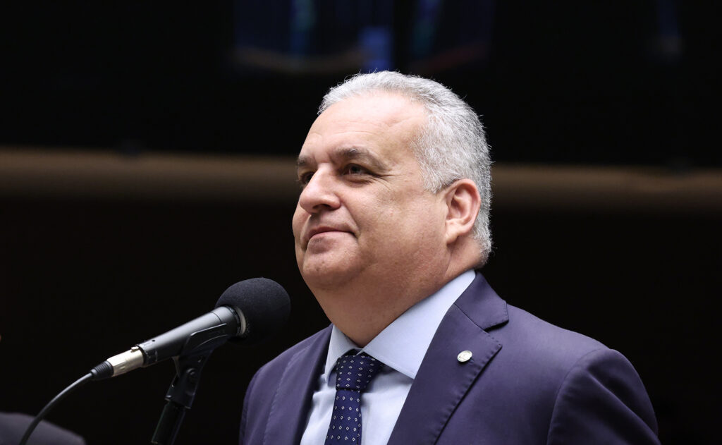 Flávio Bolsonaro anuncia Alfredo Gaspar como candidato a vice na disputa pela Presidência