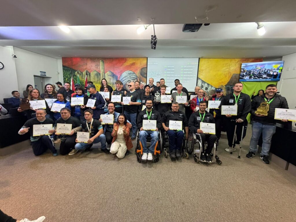 Câmara de Concórdia homenageia atletas, professores e técnicos do Parajasc