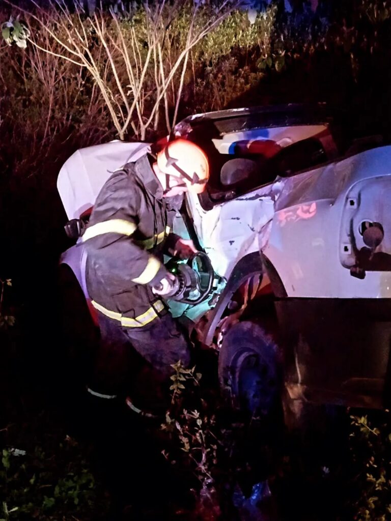 Homem de 45 anos morre após colisão entre carro e caminhão nas proximidades do Trevão de Irani
