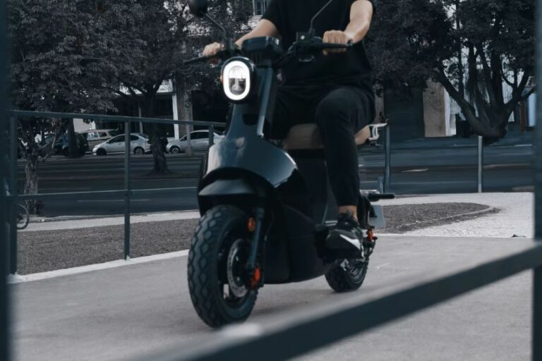 Câmara de Concórdia promove aula gratuita sobre regras de trânsito para usuários de motos e bicicletas elétricas