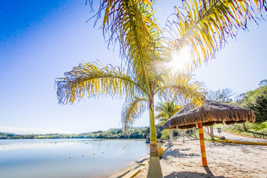 Prainha de Itá reafirma liderança em sustentabilidade com nova certificação internacional Bandeira Azul