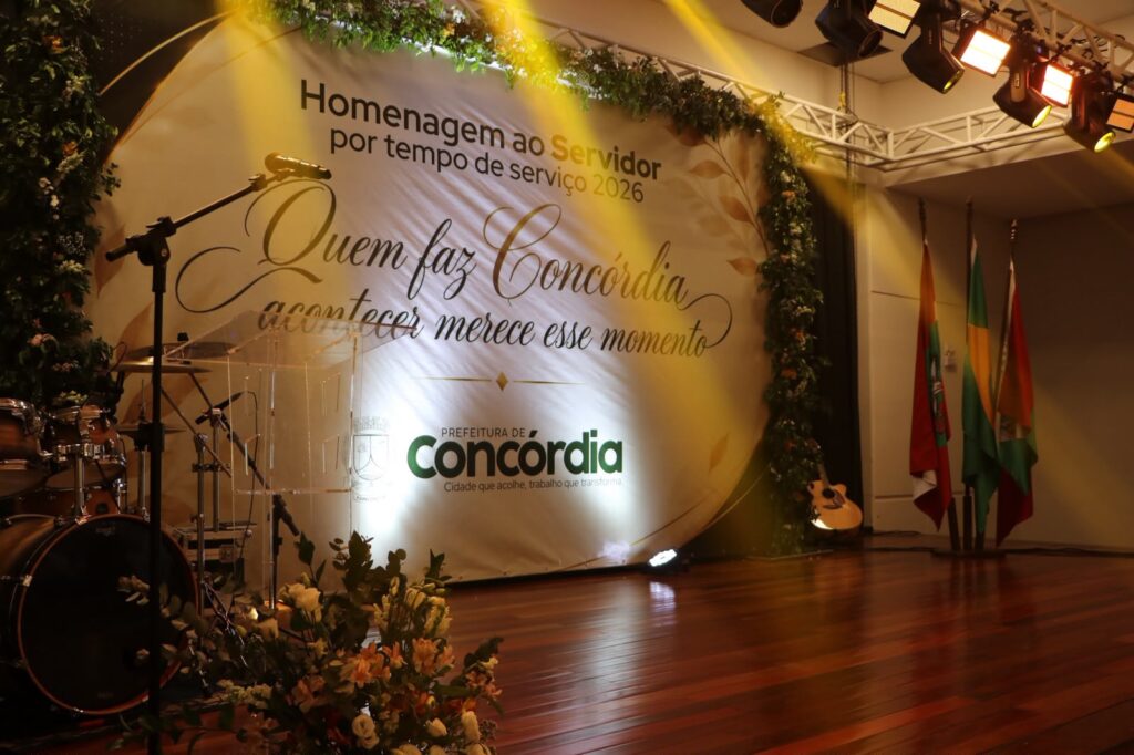 Evento homenageia servidores por tempo de serviço