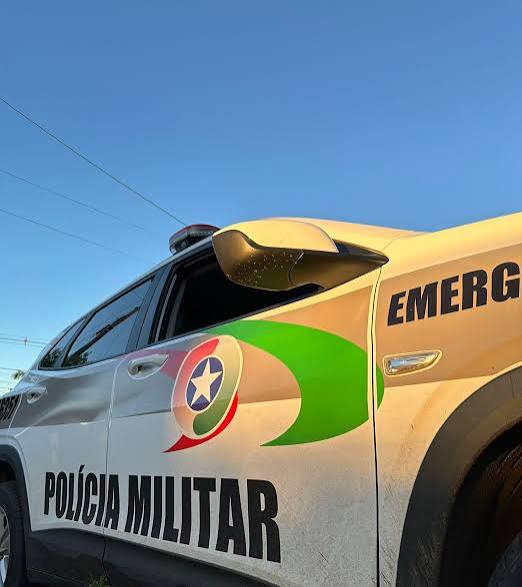 Mulher é presa por mandado judicial durante patrulhamento em Concórdia
